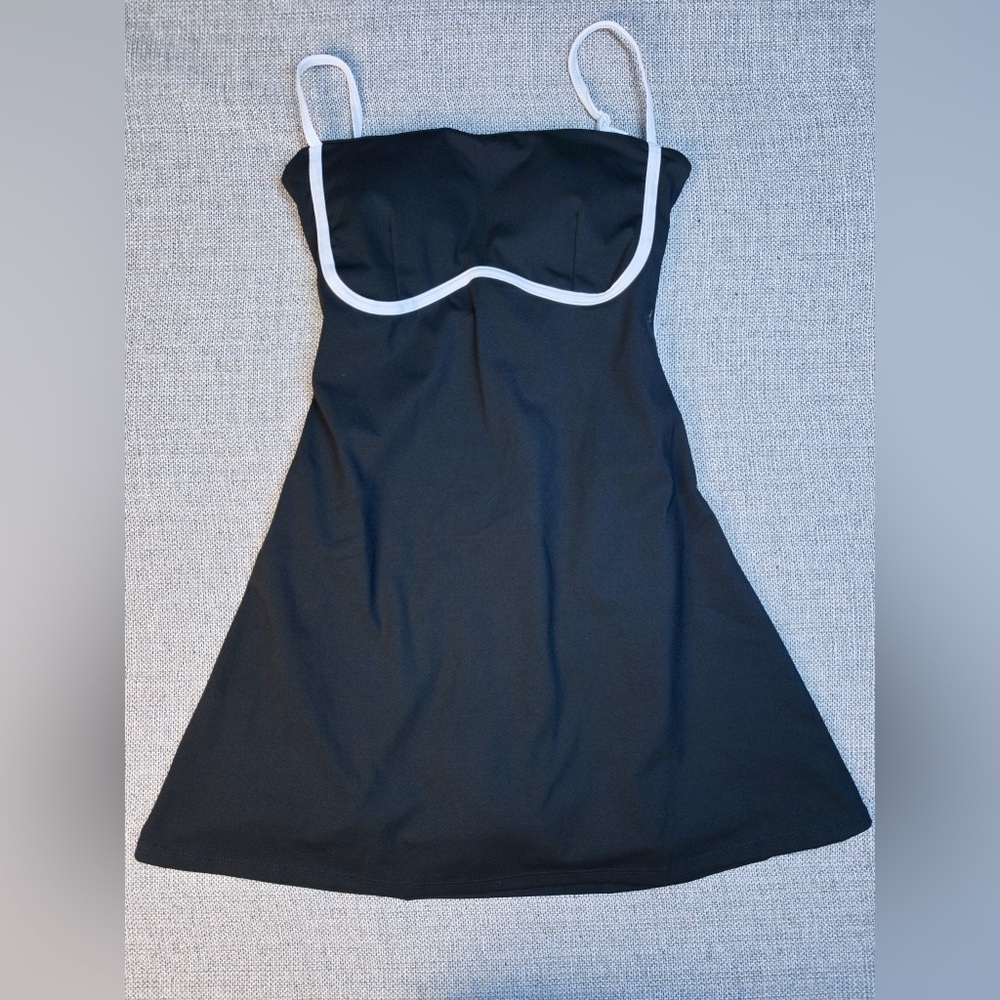 Alo Black Airbrush Streamlined A-Line Dress with White Trim Size M